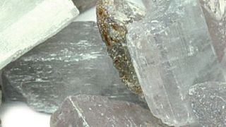 Schätzungen besagen, dass bis zum Jahr 2035 für Lithium eine sechsmal höhere Produktion benötigt wird. Es ist also entscheidend, dass der Abbau und die Verarbeitung dieses Elements so nachhaltig wie möglich erfolgen. (Bild: Tomra Mining)