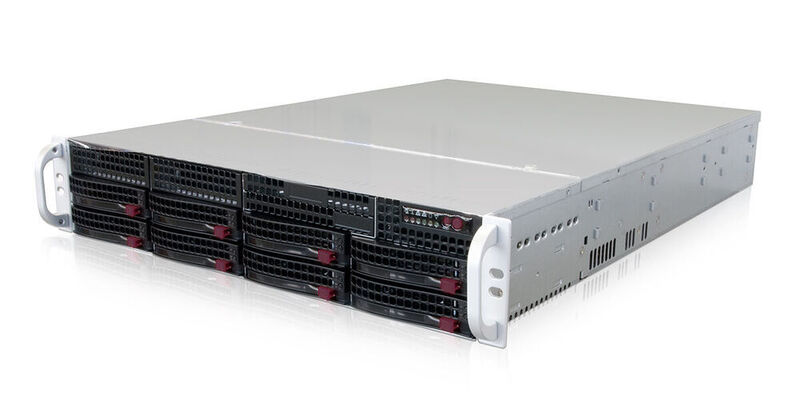 Der wassergekühlte Server der Thomas-Krenn AG „RI2208-LCS„“ modifizierte Variante des Dual-CPU-Systems „RI2208“ und Platz  für acht Datenträger bietet.  (Thomas Krenn AG )