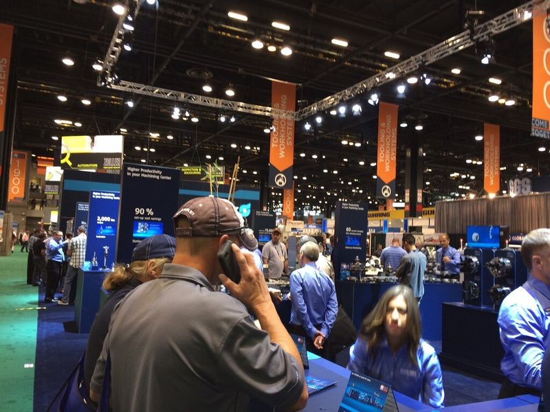 Richtig was los - am Stand von Schunk war ab Dienstag richtig was los. Ein Zeichen für das wachsende Vertrauen für den Binnenmarkt, hieß es am Stand. (Kuntze)