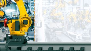 Die speziell für die 7. Achse an Fanuc-Robotern ausgelegten Leitungen sind für hochdynamische Anwendungen in Produktionsanlagen mit langen Verfahrwegen entwickelt und getestet.  (Igus)