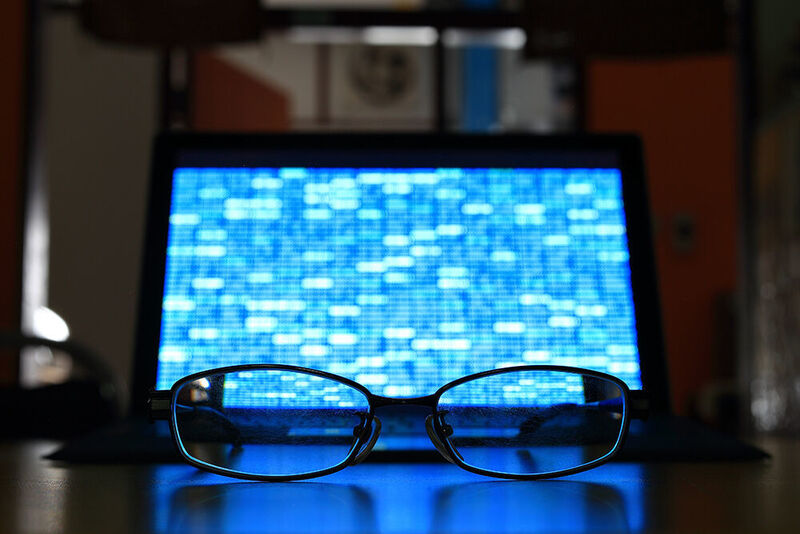 Why do Java Programmers wear glasses? – Because they don’t C# (suebsiri - stock.adobe.com)