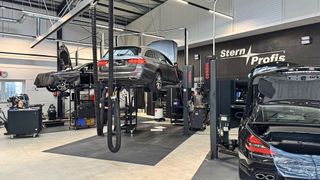 Sauber, strukturiert, professionell: Der Blick in die Werkstatt zeigt, warum die Stern Profis zu den bestausgerüsteten Betrieben des DWP 2025 zählen. (Bild: Schreiner – VCG)