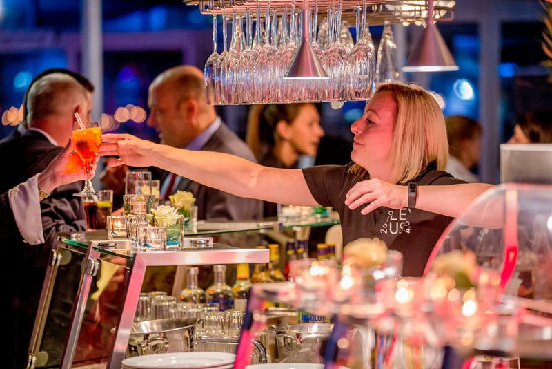 ... an der Lexus-Bar erst in den frühen Morgenstunden ausklingen. (PK | Fotografie www.pkfotografie.com Philipp Kirschner)