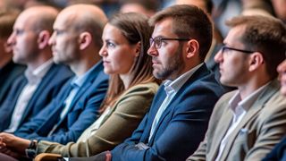 Cyberkriminalität ist zu einer der größten Herausforderungen unserer Zeit geworden. Deshalb muss Cybersicherheit als zentrales Thema auf jede Vorstandagenda und zur Chefsache erklärt werden. (Bild: AS Photo Family - stock.adobe.com)