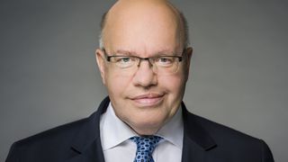 „Der Leichtbau hat also enorme Potenziale, um Klimaschutz und Stärkung der Wirtschaft zu verbinden“, sagt Peter Altmaier, Bundesminister für Wirtschaft und Energie. (BPA/Steffen Kugler)