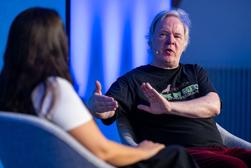 Wie ist es um die Freiheit des Internets bestellt? Dieser Frage widmete sich der Erfinder von MySQL und MariaDB, Michael „Monty“ Widenius, im Gespräch mit der Journalistin Nicole Scott. (Bild: Lennart Preiss Fotografie 2023)