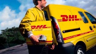 Die Bundesregierung hat das alte Postgesetz überarbeitet. Demnach sollen Paketboten gesundheitlich geschont werden. DHL hat bereits entsprechend reagiert ... (Bild: DHL)