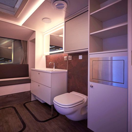 Geräumiges Bad an Bord: Das MAN-Reisemobil bietet gehobenen Komfort.(Bild:  MAN)