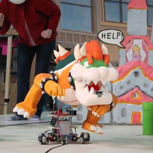 Im Nachwuchswettbewerb Robocup Junior treten Teams in den Disziplinen Dance, Rescue und Soccer an.