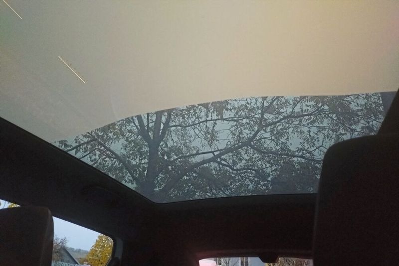 Das Funktion ist so variabel, dass sowohl vorne, als auch hinten die Segmente transparent geschaltet werden können. (Bild: Sven Prawitz/Vogel Communications Group)