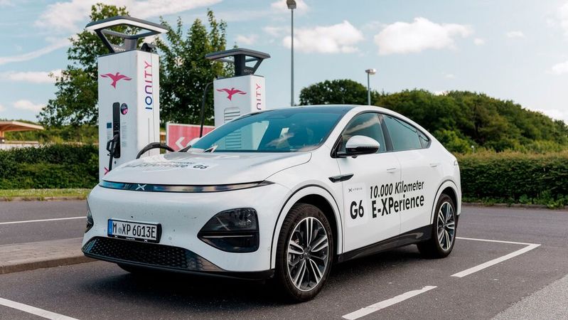 20 Minuten vergehen für das Laden des Akkus von 10 auf 80 Prozent. In der Spitze steigt die Ladeleistung auf 280 kW am Schnelllader.(Bild:  Xpeng - Mario-Roman Lamprecht)