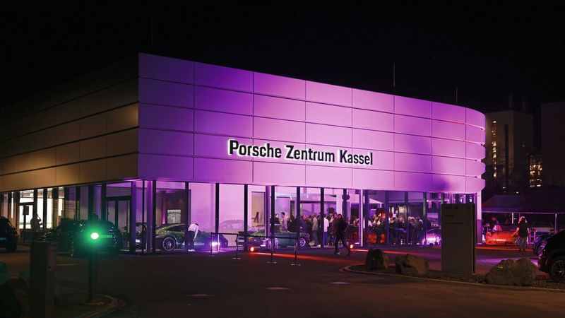 In Kassel hat die Glinicke-Gruppe am Freitag, 16. Januar, ihr neues Porsche-Zentrum eröffnet.(Bild:  Ulf Schaumlöffel)
