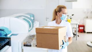 Um Verpackungsmüll zu reduzieren und Recyclingquoten zu erhöhen, hat die EU ihre Verpackungsrichtlinie erneuert. Welche Pflichten nun auf Erzeuger, Lieferanten, Importeure und den Vertrieb zukommen, lesen Sie hier. (Symbolbild) (Bild: © Dusan Petkovic - stock.adobe.com)