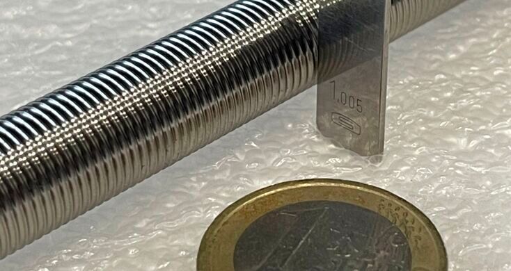 Small, but designed for demanding applications: KSK demonstrates that the diameter of ball screws says nothing about their load-carrying capacity.(Image: Arkero)