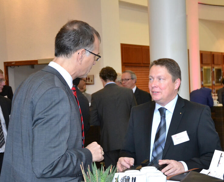 Sven Hohorst, Wago im Gespräch mit Dr. Thomas Albers, technischer Leiter des Bereiches Automation bei Wago. (Bild: PROCESS)