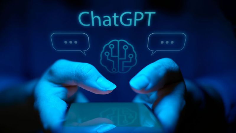 Viele Menschen nutzen KI-Chatbots wie ChatGPT. Der AI-Incidents-Datenbank zufolge war die KI von OpenAI 2025 an den meisten KI-Vorfällen beteiligt.(Bild:  Monkey Business - stock.adobe.com)