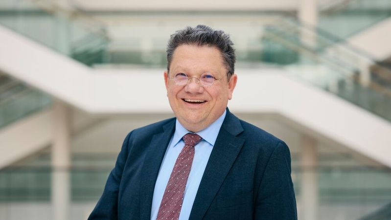 Bezeichnet die „nachhaltige Stärkung des ÖGD als eine unverzichtbare Säule des Gesundheitswesens“ für dringend erforderlich: Niedersachsens Gesundheitsminister Dr. Andreas Philippi.(Bild: ©  Ole Spata)