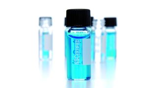 Abb. 1: Vorgereinigte Vials reduzieren den Partikel-Untergrund in der LC/MS oder der GC/MS signifikant.  (Bild: Thermo Fisher Scientific)