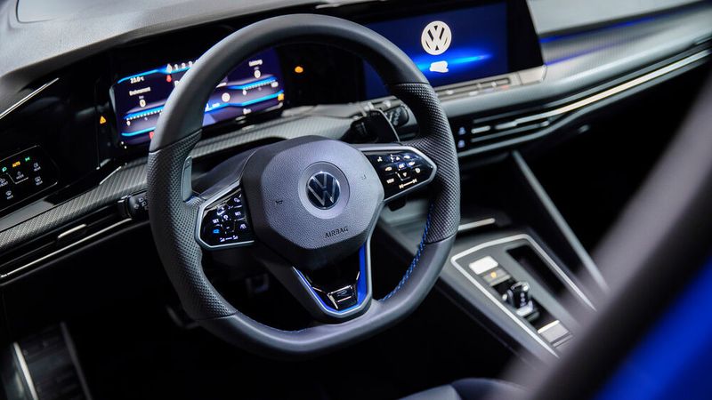 ... und das aus dem „Standard-Golf“ bekannte Infotainment. (Bild: Volkswagen)