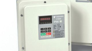 Kompakte Lösung: Wo Permanent-Magnetmotoren zu steuern sind, kommen Frequenzumrichter zum Einsatz. (Bild: Yaskawa)