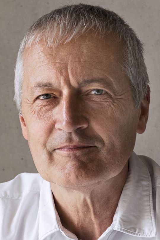 „Um die Lücke zu konventionellen Werkzeugmaschinen zu schließen, betreiben wir seit Jahren eine systematische Innovationsoffensive bezüglich unserer Anlagen“, erläutert Dr. Amédée Zryd, Direktor Applikation, F&E der Synova S.A. in Duillier (Schweiz).(Bild:  Synova)