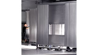 Abdeckungen sollten entsprechend dem facettenreichen Gefährdungspotential der Maschinenachsen ausgelegt sein. Je komplexer und je performanter eine Maschine wird, desto wichtiger wird die optimale Anpassung jedes Details. (Arno Arnold)