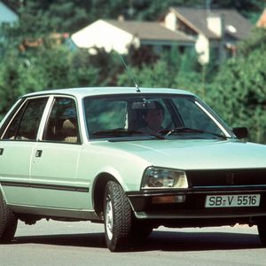 (Peugeot)