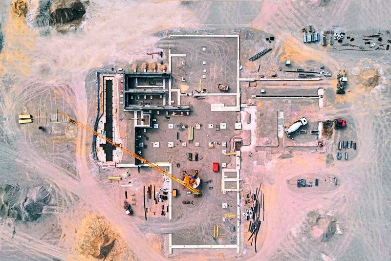 Die Autohausgruppe aus Kevelaer hat bereits zwei Jahre Bauzeit hinter sich gebracht, zwei weitere stehen noch aus. Mit den neuen Standorten fokussiert sich das Unternehmen auf zukunftssichere Sparten in ihrem Angebot. (Herbrand)