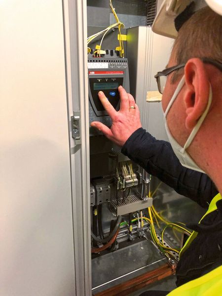 Robuste ABB-Softstarter schützen die Pumpenmotoren im Kavernenkraftwerk Säckingen zuverlässig vor elektrischer Überlastung. (Bild: ABB)