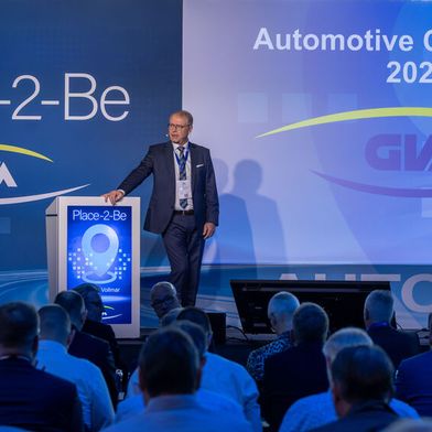 Voller Saal, voller Einsatz: GVA-Präsident Thomas Vollmar auf der Automotive Conference in Frankfurt. (Bild: GVA)