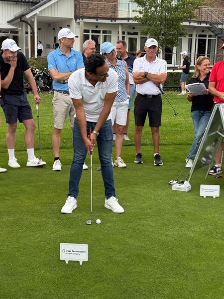 Konzentration vor dem Abschlag auch bei Santosh Wadwa (Fsas) (Bild: Vogel IT-Medien GmbH)