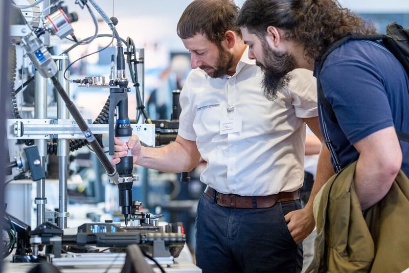 Im Mittelpunkt standen wieder viele Fachgespräche zwischen Besuchern und Ausstellern. (Bild: PHOTOVISION-DH GmbH)