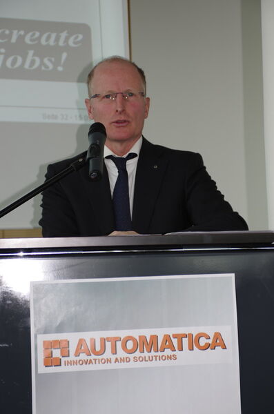 „Für 2012 rechnen wir mit einem soliden Wachstum von 4 %”, erklärt Dr. Michael Wenzel, Vorsitzender des Vorstands von VDMA Robotik + Automation. (Bild: Kroh)