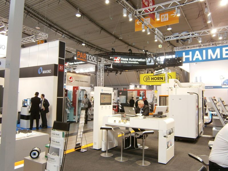 Und ab hier erleben Sie immer wieder, was es sonst noch so auf der Premiere der Moulding Expo zu erleben gab. Mit dabei sind ein Trabi, ein BMW i8, diverser Boliden der Formula Student, ein Rennsimulator, Bauteile, Werkzeugmaschinen und vieles Mehr...die Moulding Expo hat gemäß den Aussagen der Initiatoren ihr Versprechen erfüllt, der Branche eine neue, optimierte Präsentationsplattform zu bieten. (Bild: Königsreuther)