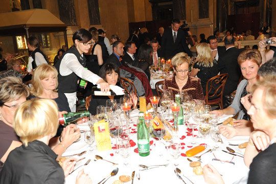 Die Gäste warteten auf ein vorzügliches Menü... (Archiv: Vogel Business Media)