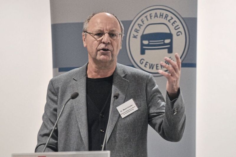Weert Canzler (Wissenschaftszentrum Berlin für Sozialforschung): „Der Straßenverkehr ist das Sorgenkind der Klimapolitik.“ (Bild: Zietz/»kfz-betrieb«)