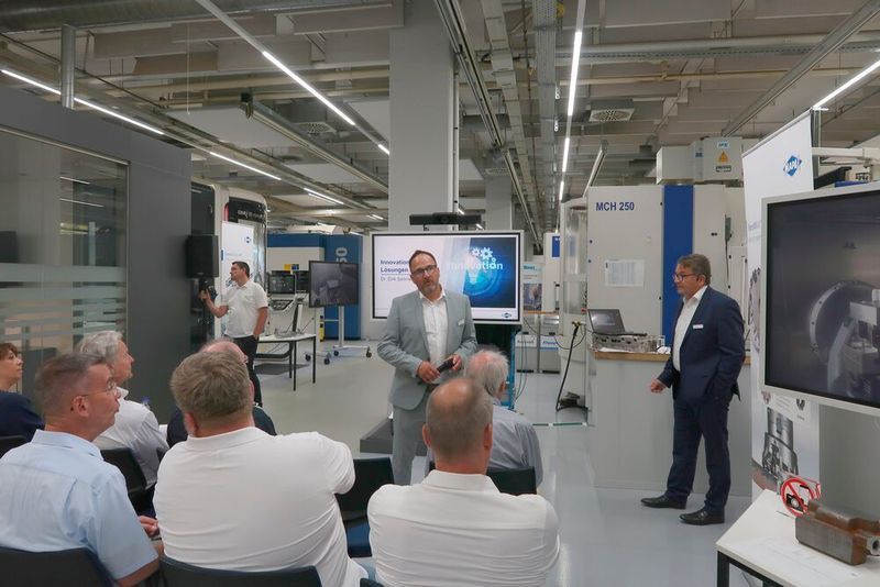 Impressionen bei Mapal in Aalen zu den neuesten Entwicklungen für die Sicherung der Zukunft bei der Zerspanung. Vieles davon wird übrigens auf der EMO Hannover 2025 zu sehen sein ... (Bild: P. Königsreuther)