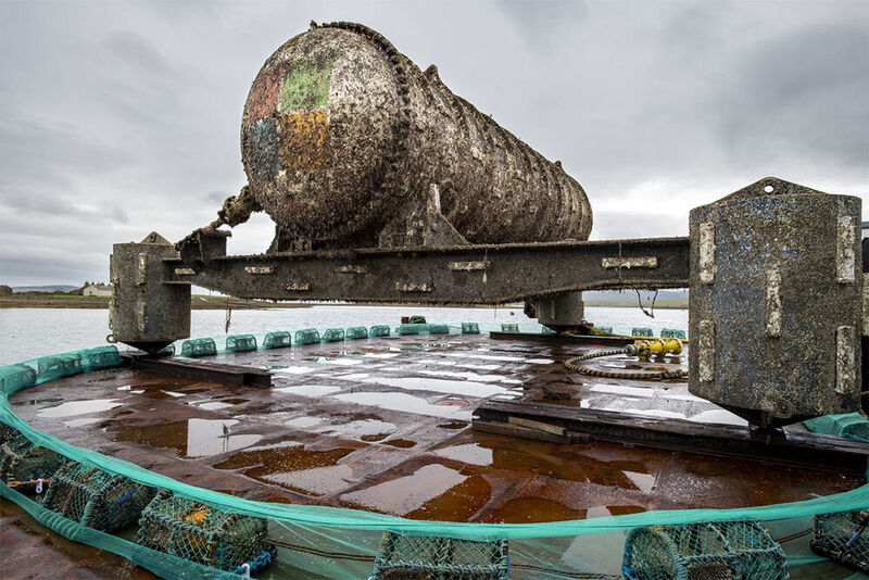 Vor ein paar Wochen bargen Marinespezialisten vor den schottischen Orkney-Inseln die Metallröhre des „Project Natick“, die dicht mit Algen, Seepocken und Seeanemonen bewachsen war. (Microsoft)