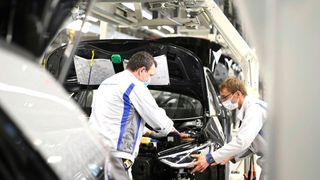 Die Beschäftigungssituation in der Automobilindustrie bleibt angespannt. (Bild: Volkswagen)