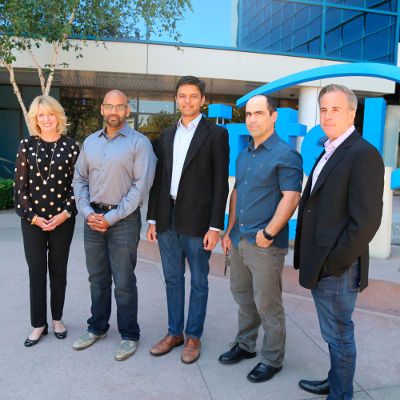Intel übernimmt den kalifornischen KI-Spezialisten Nervana Systems. Im Bild: Diane Bryant, General Manager von Intels Data Center Group (links), Nervana-Gründer Naveen Rao, Arjun Bansal und Amir Khosrowshaki sowie Intel's Vize-Präsident Jason Waxman. Intel übernimmt den kalifornischen KI-Spezialisten Nervana Systems. Im Bild: Diane Bryant, General Manager von Intels Data Center Group (links), Nervana-Gründer Naveen Rao, Arjun Bansal und Amir Khosrowshaki sowie Intel's Vize-Präsident Jason Waxman.
