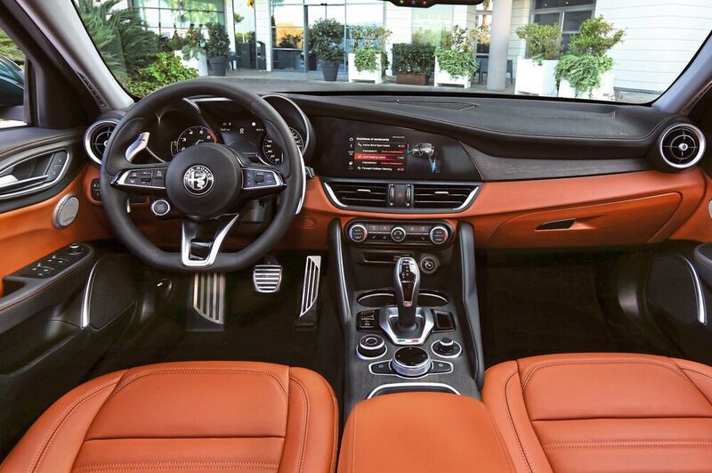 Neu ist hingegen das digitale 7-Zoll-Display hinter dem Lenkrad und der 8,8-Zoll-Bildschirm mit Touchscreen-Technik. (Alfa Romeo)