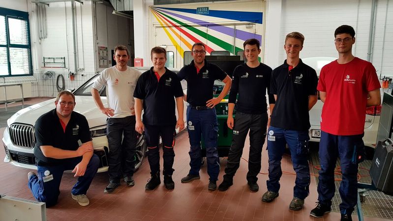 Das deutsche Kfz-Team hat sich zusammen mit Kollegen aus Österreich und der Schweiz in Dresden auf die Euroskills 2023 vorbereitet. (Bild:  Werth – Worldskills Germany)