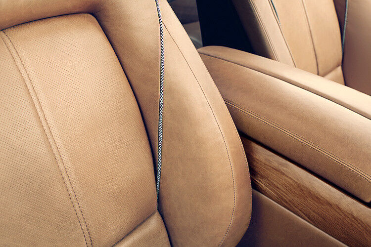 Die Sitze entwickelte Pininfarina eigens für die Studie Gran Lusso Coupé. Der in die Sitze eingearbeitete Keder greift das Muster des Dachhimmels aus Schurwolle auf. (Foto: BMW)