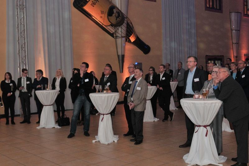 Gespannte Erwartung im Publikum: Gleich wird der erste Autoberufe-Award verliehen. (Zietz/»kfz-betrieb«)