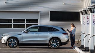 Ein Durchblick im Dschungel der Stromtarife an Ladesäulen ist nicht einfach. (Daimler)