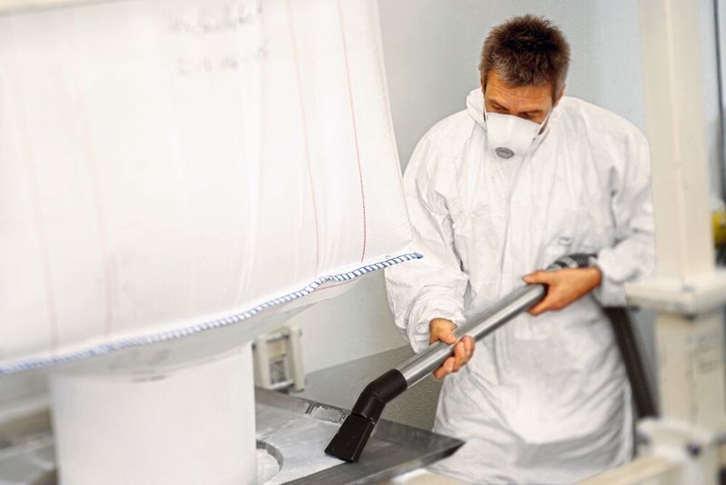 Alle produktberührenden Behälter sind in Edelstahl ausgeführt, was auch Hygienestandards in sensiblen Bereichen erfüllt. (Kärcher)