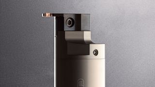 Lange Werkzeugauskragungen können beim Stechdrehen von Innengeometrien ein Aufschwingen des Werkzeugs verursachen. Horn hat hierfür eine neue gedämpfte Bohrstange entwickelt.  (Bild: Horn)