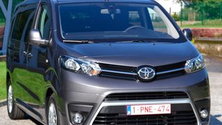 Als Verso richtet sich der Proace vor allem an Privatkunden und Shuttle-Services. (Mauritz)