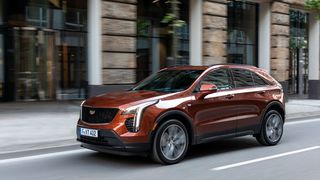 Ein bisschen Großraumlimousine, ein bisschen SUV, dazu ein elegantes Design und bei Bedarf Allradantrieb. Das ist der neue Cadillac XT4. (Bild: Auto-Medienportal.Net/Cadillac)