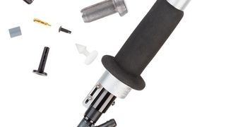 Vom Tannenbaumclips bis zur Metallschraube sorgen Deprags handgeführte oder stationäre Eindrückgeräte dafür, dass diese Verbindungselemente prozesssicher, schnell und vor allem auch mitarbeiterschonend an die vorgesehne Fügeposition kommen.  (Deprag)